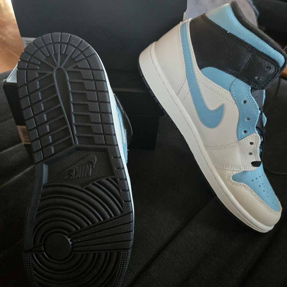 Jordan 1 Mid SE(special edition)
